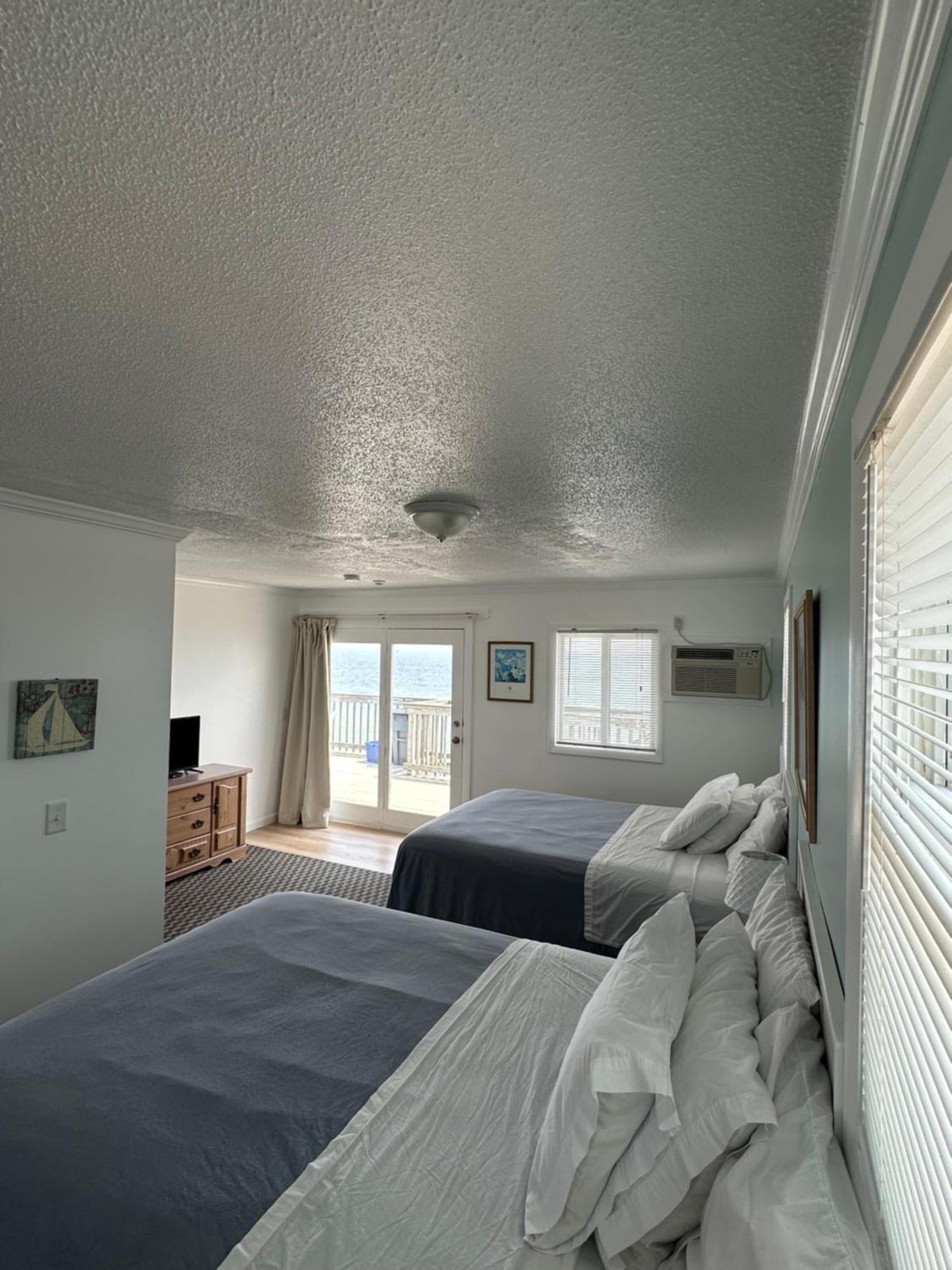 Sandcastle Beachfront Inn Westerly Exterior photo